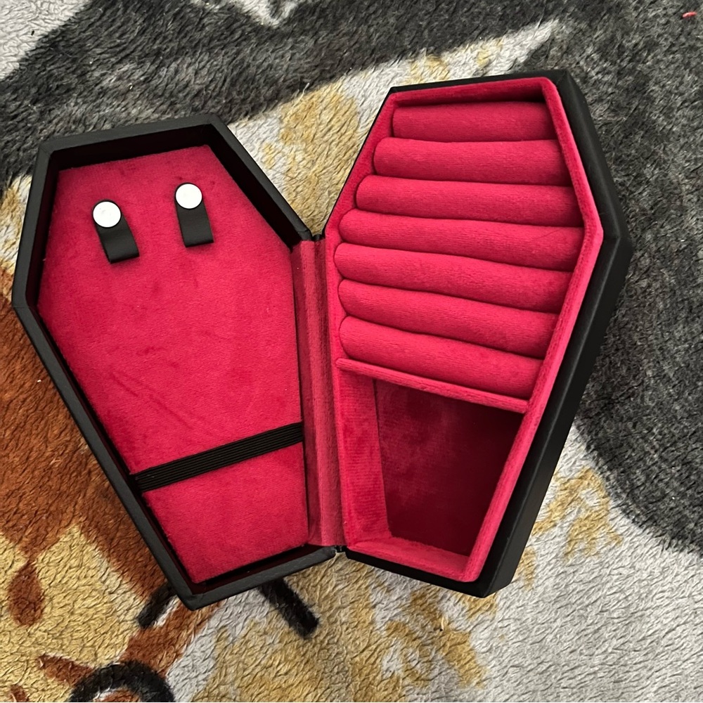 Cute Coffin Jewelry Sorter